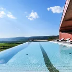 Roxanich Winery And Design فندق 4*