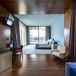 Roxanich Winery And Design فندق
