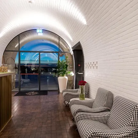 Roxanich Winery And Design