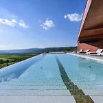 ホテル Roxanich Winery And Design 4*